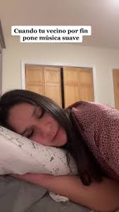 Vecino Subele A Esa Música