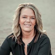 Laurie Rummel's Instagram, Twitter & Facebook