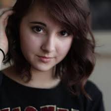 Elisha White (@leeshthepeach)