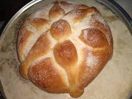 Pan De Muerto Relleno De Queso Crema Y Chocolate Abuelita Receta De Chef Kr Receta Receta De Chocolate Abuelita Recetas De Chef Pan De Muerto Relleno