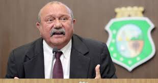 Roberto Moreira: Fernando Hugo, o independente que convive com governo e a  oposição em respeito ao eleitor