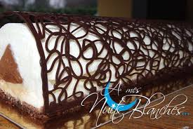 Buche Poire Chocolat A Mes Nuits Blanches Avec Images Poire Au Chocolat Buche Poire Chocolat Recette Buche De Noel