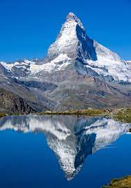 Op een lijstje van de mooiste natuur in zwitserland mag de matterhorn natuurlijk niet ontbreken. Pin Van Anita Miller Op Majestic Mountains Alpen Zwitserland Zwitserland Landschappen