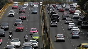 Por su parte, la secretaría de movilidad de la cdmx exhortó a las y los habitantes de la ciudad a realizar viajes indispensables y quedar en casa, además se seguir las instrucciones de la. Hoy No Circula Sabatino 17 De Abril 2021 Calendario En Cdmx Hidalgo Y Edomex