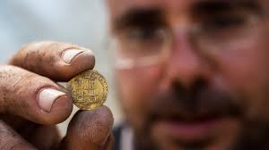 RTS :: Nauka :: Ovako izgleda kolekcija islamskih zlatnika pronađenih u  Izraelu