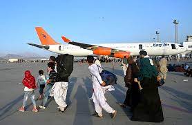 Mais les diplomates sont gardés à l'écart des civils afghans qui essaient. Feduj Vxuxhsdm