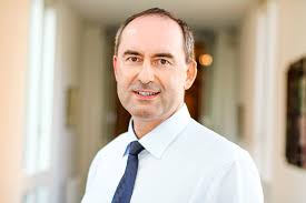 Bayerns stellvertretender ministerpräsident hubert aiwanger (freie wähler) hätte markus söder (csu) fragen sollen. Hubert Aiwanger