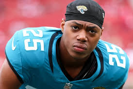 Varsity Baseball completed a 4-0 week with a big 17-0 win today at St.  Paul's. #gohounds 📸: Thomas Wrenn '28