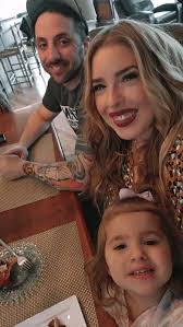 Samantha Robichaud's Instagram, Twitter & Facebook