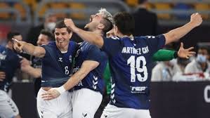 Hør kampen på radio og følg tekstoppdateringene fra oppgjøret her. 06j2xcx9dxqwim