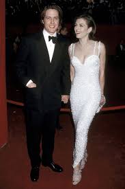 21 Throwback Pictures Of Hollywood Couples On The Oscars Red Carpet Elizabeth Hurley Hollywood Couples Red Carpet Oscars
