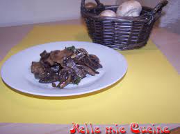 I funghi prataioli marinati sono uno snack gustoso e anche un ingrediente meraviglioso per insalate, un ottimo ripieno per torte, pizza, pancake. Funghi Prataioli