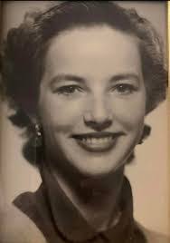 Mia Hinkle's Instagram, Twitter & Facebook