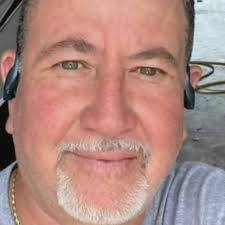 Pues aquí no vas a encontrar eso . Si ud mira aquí esta lleno de  divinidosos que les dicen cualquier huevada a todas . Eso es tipo de  hombres q no se