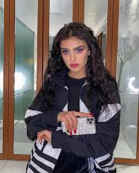 1,390 likes · 13 talking about this. Bloger Dina Saeva Promenyala Pohorony Otca Na Kontrakt V 400 Tysyach Rublej 12 Foto Video Triniksi