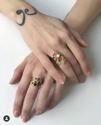 Ünlü oyuncu, bileğindeki arapça 'vav' harfi. Feb 9 2020 Dovme Fikirleri Dovme Kadinsi Dovmeler