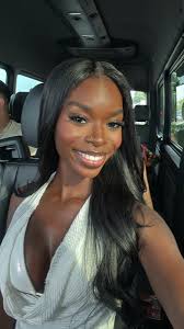 bella boo (@isabellseashell)