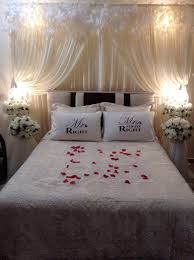 Di kamar, d & l mengganti pakaiannya dengan piyama tidur yang nyaman dan santai dipakainya. Hias Bilik Pengantin Desainrumahid Com