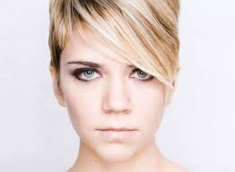Gambar, pendek, panjang, rapi, undercut, keren, indonesia, korea, botak dll.cek di sini. Bangs Di Sebelah Gaya Rambut Dan Gaya Dengan Bangs Di Sebelah Trend Fesyen