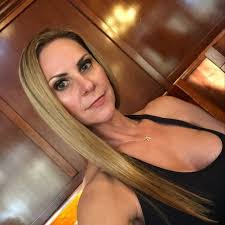 Lindy Martin's Instagram, Twitter & Facebook