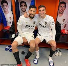 Ferran torres garcía (born 29 february 2000) is a spanish professional footballer who plays as a winger for premier league club manchester city and the spain national team. Ferran Torres Passnotes Wer Ist Der Valencia Flugelspieler Verfolgt Von Man City Aktuelle Boulevard Nachrichten Und Fotogalerien Zu Stars Sternchen