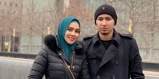 Kartika putri performer, composer, educator, church musician. Kini Doyan Travelling Kartika Putri Ungkap Perubahan Habib Usman Setelah Menikah Kapanlagi Com
