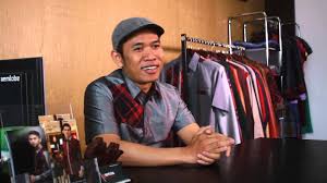 Seiring perkembangan, sarung sutera bugis tak hanya digunakan sebagai padanan baju bodo. Aemtobe Busana Sarung Samarinda Youtube