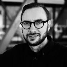 Lite personal news! Hösten 2021 kände jag att det var dags att testa  någonting nytt i livet. Fram till dess hade jag jobbat som journalist i  närmare tio år, de senaste åren