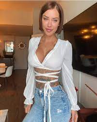 Being laurence bedard on beach in lingerie is the best view you can imagine. Laurence Bedard Whitetopandjeans