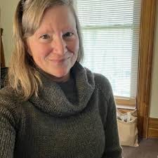 Shannon Featherstone's Instagram, Twitter & Facebook