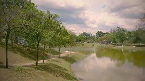 Ada banyak tempat wisata menarik yang bisa dikunjungi di kota semarang jawa tengah ini. The Recreation Park In Pelangi Indah Youtube