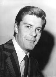 Biografías: RAUL AUBEL (1937-1997) Galán eminentemente televisivo, actuó en  ciclos como “Yo soy porteño”, “Vivir enamorada”, “El amor tiene cara de  mujer”, “Papá Corazón”, “Estación terminal”, “Atreverse”, “Grande pa”,  “Amores” y “Mi