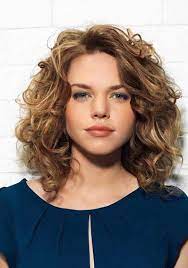 21 Layered Curly Hairstyles To Try Everyday Feed Inspiration Medium Curly Hair Styles Curly Hair Styles Medium Hair Styles