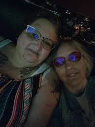 Shauna Neece's Instagram, Twitter & Facebook