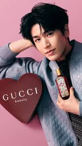 #MUSEBEAUTY, @guccibeauty 品牌大使张凌赫 @zhanglinghe__1230 邀您悦启绚烂多彩的时刻，全新古驰 Flora  Gorgeous Gardenia Intense Eau de Parfum花悦馥意女士香蕴，一款为与亲近之人共度的赠礼时刻匠心研制的香氛。,  #musemagazinesg , #GucciFlora #GucciBeauty ...