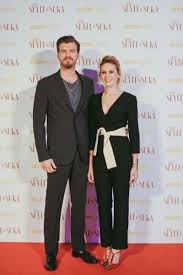 Kariyerine öyle bir geçer zaman ki dizisinde canlandırdığı aylin karakteriyle adım atmıştır. Farah Zeynep Dizi Ile Ilgili Sorulari Yanitladi