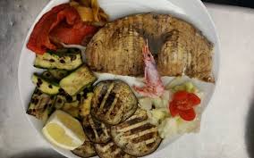 Ricette contorni per il pesce: Pesce Spada Con Contorno Di Verdure Grigliate Picture Of Il Re Della Pizza Gallipoli Tripadvisor