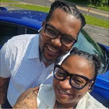 Resa Holloway's Instagram, Twitter & Facebook