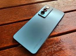 TECNO Camon 18 Premier review: wannabe ...