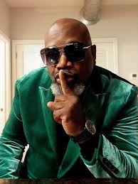 Introduction and photo sharing in fashion community