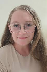 Courtney Farley's Instagram, Twitter & Facebook