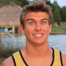 Hunter Sims (@thesimsdudesurf)