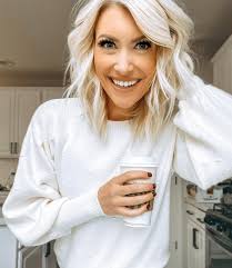 Happy Monday and hopefully...happy moving week too! 🤞🏼🤞🏼🤞🏼 we signed  papers for our current home yesterday and it will close this week. Really  crossing my fingers that our new home is able