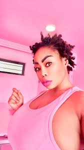 Yesterday after undoing and before relaxing my recent kaffir hair myself at  home, after +6 years of only cutting it myself or with my son at home,  bleaching it blond and then