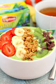 banana kiwi green smoothie bowl
