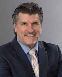 Luis Andrews's Instagram, Twitter & Facebook