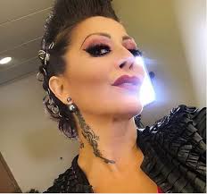 Alejandra guzmán sobrevivió al personaje que ella misma creó (foto la polémica ha sido la fiel compañía de alejandra guzmán buena parte de su carrera, pero luego de 18 intervenciones. Notable Cambio En Rostro De Alejandra Guzman Escenario Elvocero Com