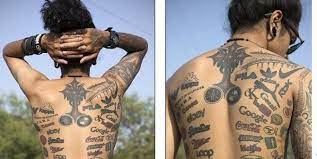 Gambar Tato Keren Di Badan Pria Ini Punya 189 Tato Logo Perusahaan Dunia Di Tubuhnya Merdeka Com Keren Tato Ini Selain Gambarnya Tato Keren Gambar Tato Tato