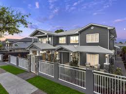 Luxurious 5 Bedroom House For Sale At 7 Ashfield Street East Brisbane Qld 4169 Hamptons Style Homes Exterior House Colors East Brisbane