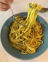 Ternyata resep spaghetti aglio olio ini sangat mudah loh, dan anda penasaran bukan, bagaimana resep spaghetti aglio olio dan cara memasaknya agar bisa menumbuhkan cita rasa jangan lupa menambahkan parmesan bubuk juga agar rasanya lebih sedap. Cyberjaya Info On Twitter 5 Glaze Eatery Tamarind Square Spaghetti Masak Lemak Cili Api Dia Padu Berair Mata Bila Makan Pedas Dan Sedap Highly Recommended Menu Favourite Lain Salted Egg Chicken Spaghetti